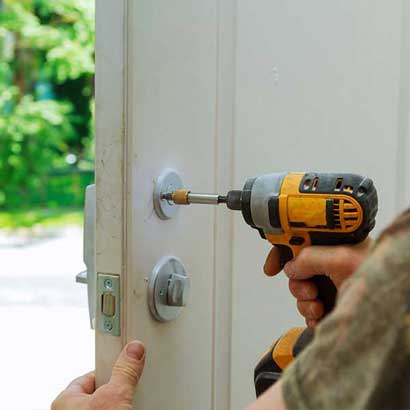 Commercial locksmith